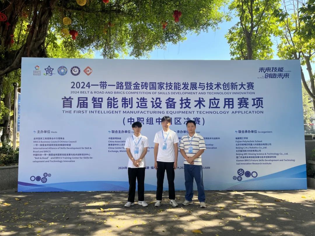22级机器人2班：吴健林同学、周杰同学2.jpg