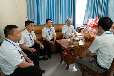 25/06/30党支部对学校党员进行慰问活动